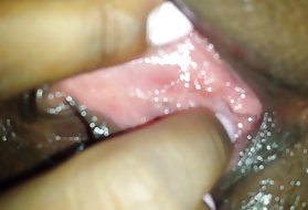Ở ấn độ nóng, những đứa trẻ đang chơi với âm hộ, em bé
