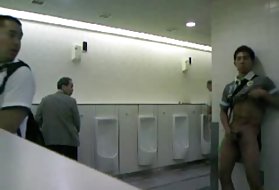 Động vật khiêu dâm cô gái trẻ, trong các nhà vệ sinh công cộng !