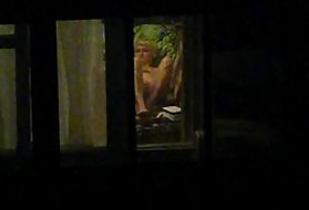 Khiêu dâm, gián điệp ẩn cửa sổ,